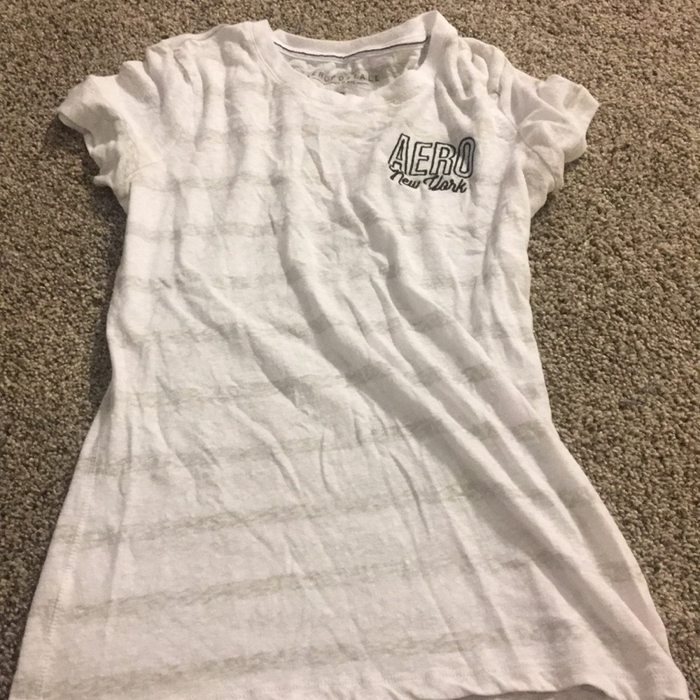 White and gray Aeropostale tee